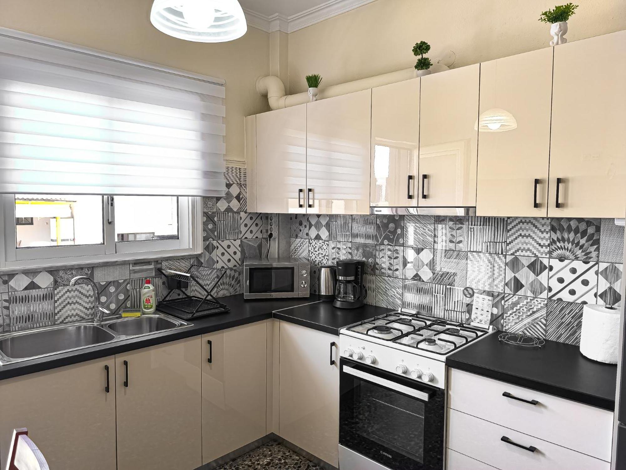 Fully Renovated Close To The Bus Station And The Center!